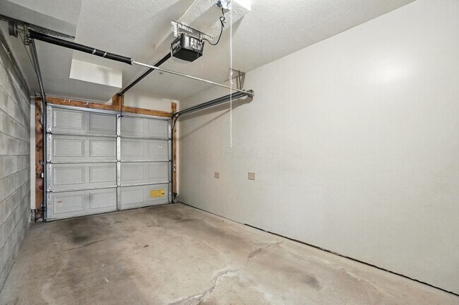 Building Photo - 121 E Noble St