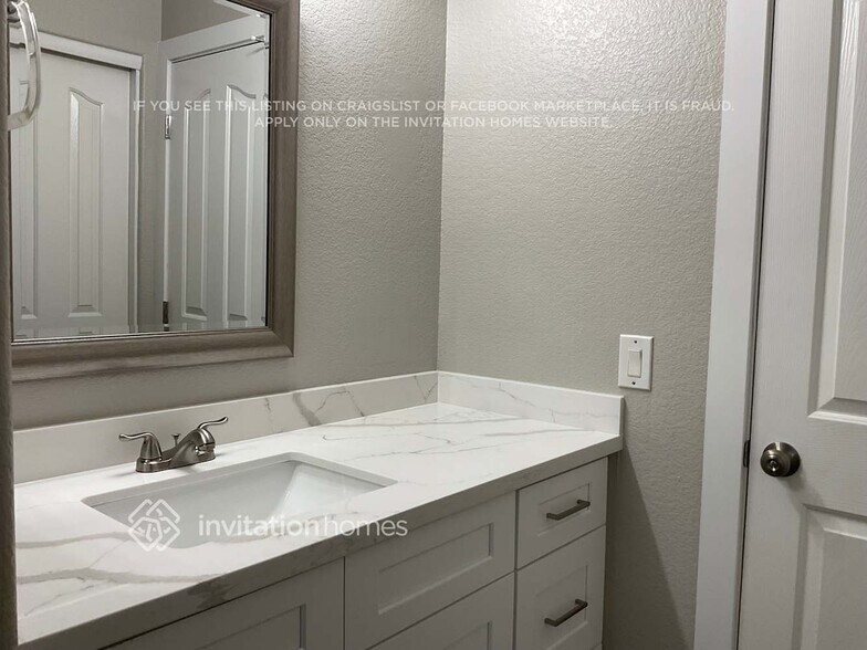 Building Photo - 8861 Happy Stream Ave