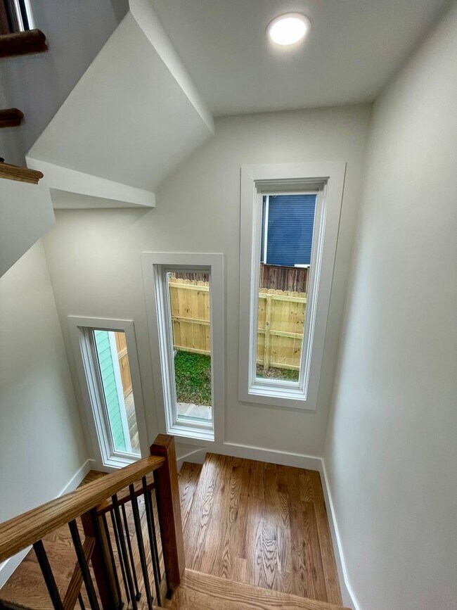 Building Photo - 323 50th Ave N