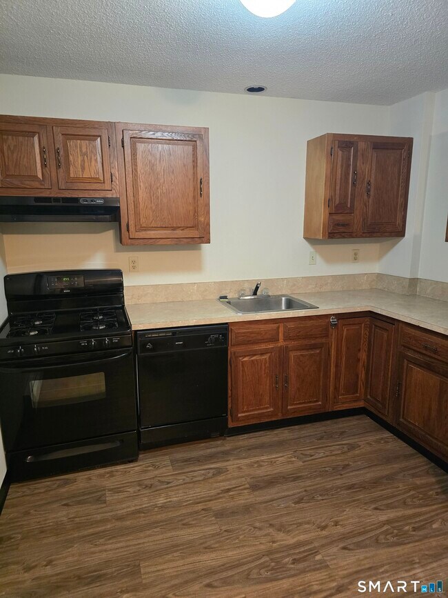 Building Photo - 527 Gilead St