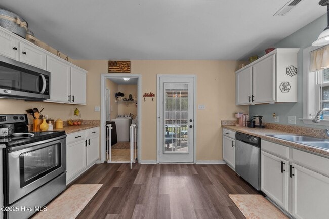 Building Photo - 1006 Hollyfield Ct