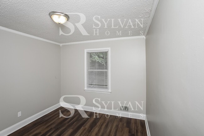 Building Photo - Carve Out a Great Life Here!