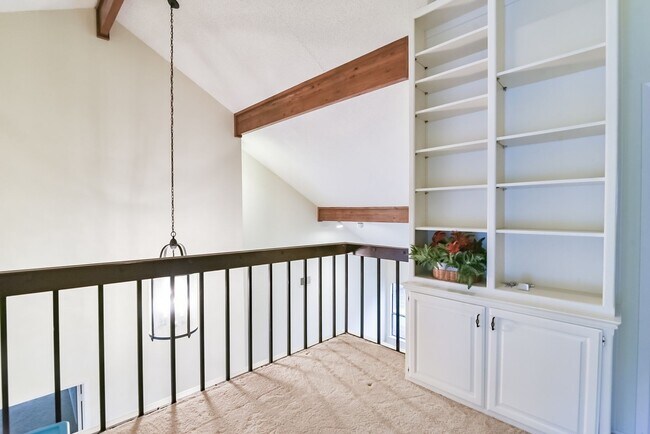 Building Photo - Luxury Living on Lake Arlington