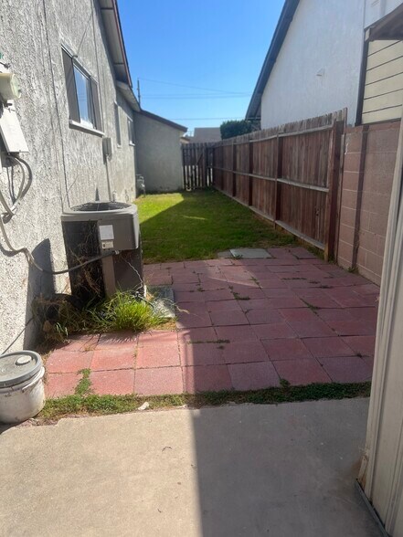 Building Photo - 10063 Faywood St