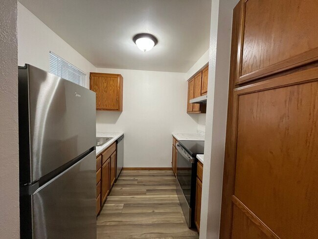 Building Photo - Updated 1st floor 1 X 1 Beaverton Condo! Close to Downtown Beaverton! Spacious & Open, Close to N...