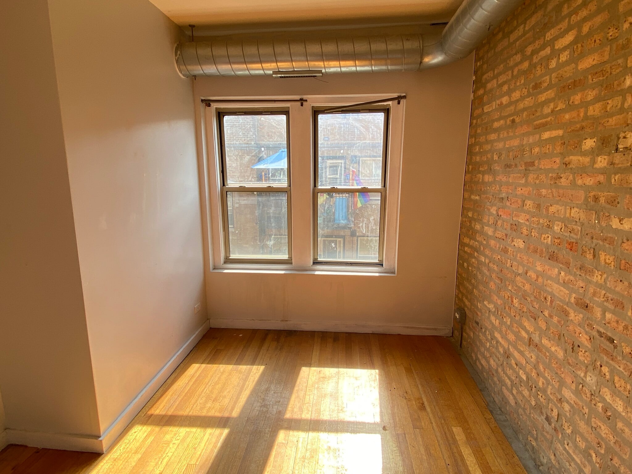 Building Photo - 1223 W Greenleaf Ave