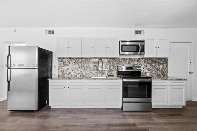 Building Photo - 201 S Biscayne River Dr