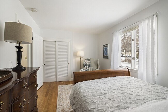 Building Photo - 13 Broadway Ave