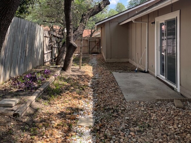 Building Photo - 8916 Hambledon Dr