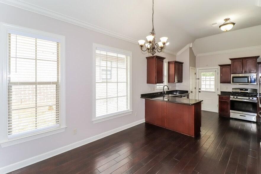 Building Photo - 6832 Lagrange Grove Dr