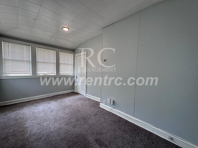 Building Photo - 1501 Walnut-