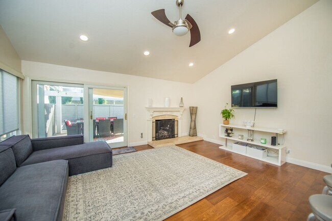 Building Photo - Fountain Valley