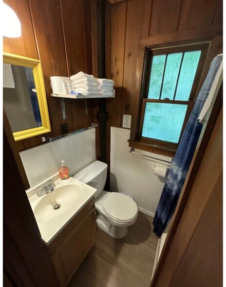 Bathroom w shower 2 - 853 E Front St