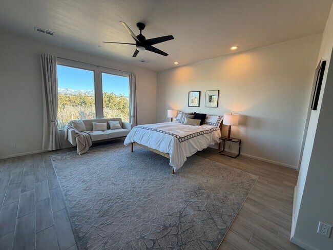 Building Photo - 14 Plano Arbolito