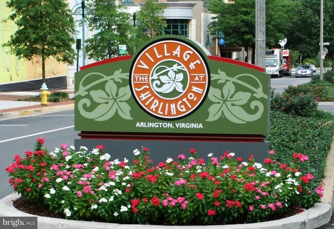 Building Photo - 2911 S Woodstock St