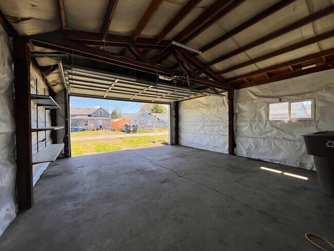 Building Photo - Longview Bungalow with Large Yard!