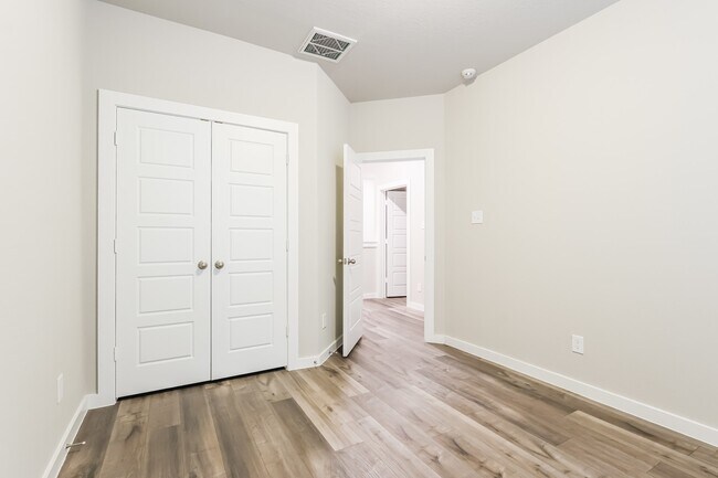 Building Photo - 337 N Centro Cir