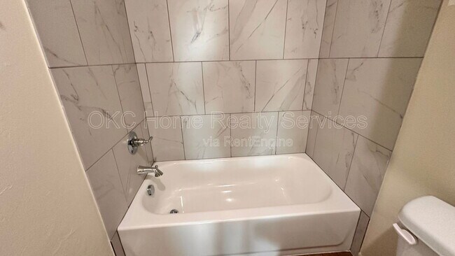 Building Photo - 11417 N University Ave