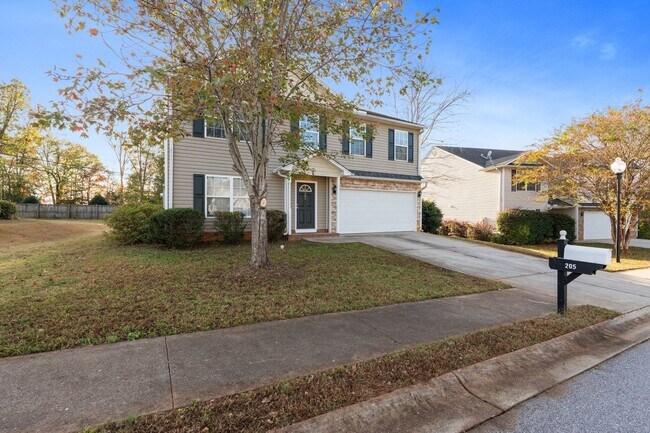 Building Photo - Spacious 4 BR, 2.5 BA, Master BR on Main, Conveniently Located Between Greenville and Spartanburg