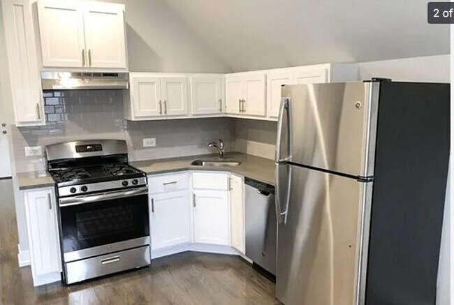 Building Photo - 3350 N Kenmore Ave