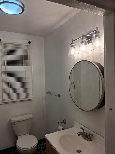 Building Photo - 32 Ellington Rd