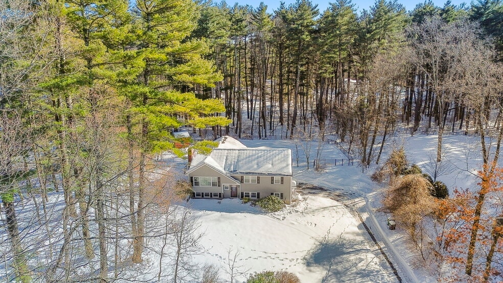 Building Photo - 77 Colonial Rd