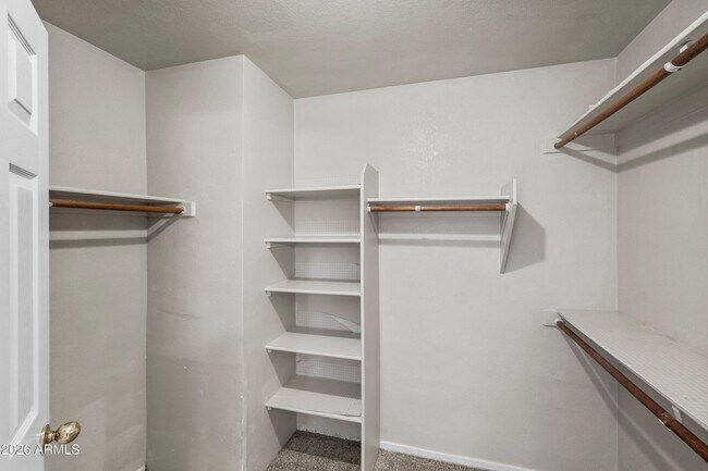 Building Photo - 1227 E Glenhaven Dr