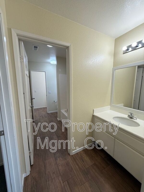 Building Photo - 1504 Welch Pl