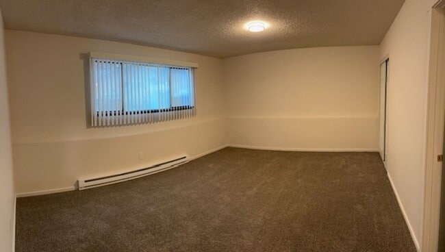 Building Photo - 1072