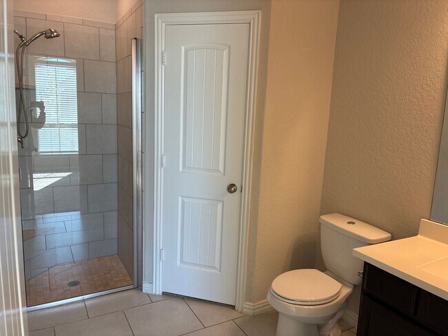 Building Photo - !! MOVE IN SPECIAL: Get 50% OFF!! 4BR/3BA House • In-Unit W/D • Attached Garage  • Backyard in Sa...