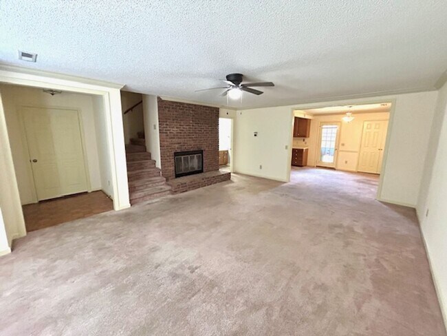 Building Photo - Spacious 2 Bed / 2.5 Bath Home in Madison -- MOVE IN SPECIAL