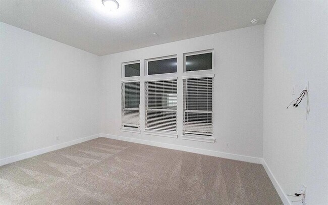 Building Photo - 213 Alicante Ln