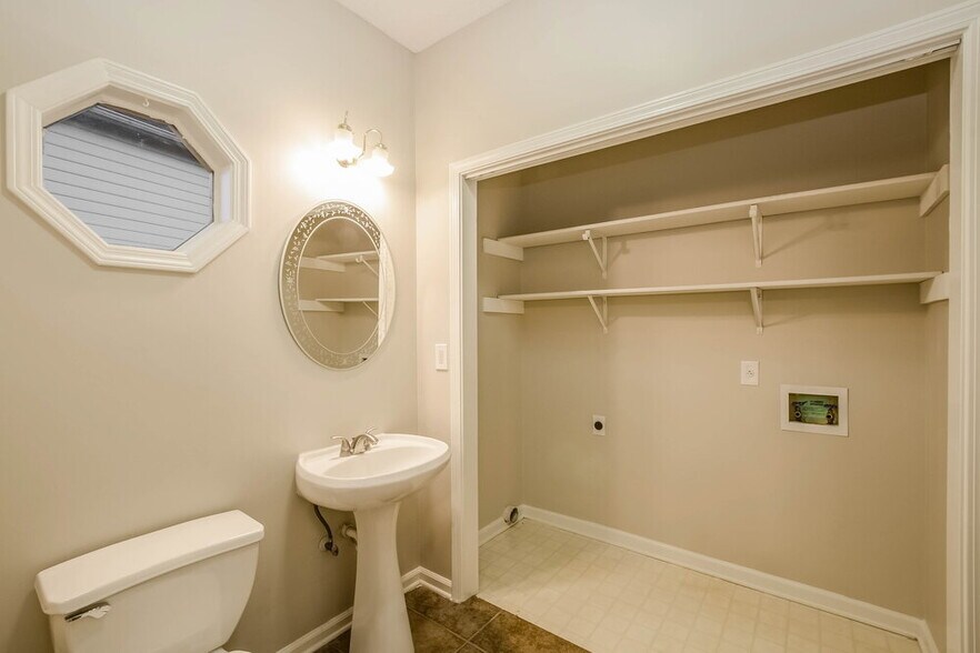 Building Photo - 8853 Dewberry Ln