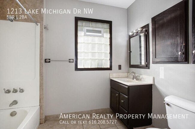 Building Photo - 1213 Lake Michigan Dr NW