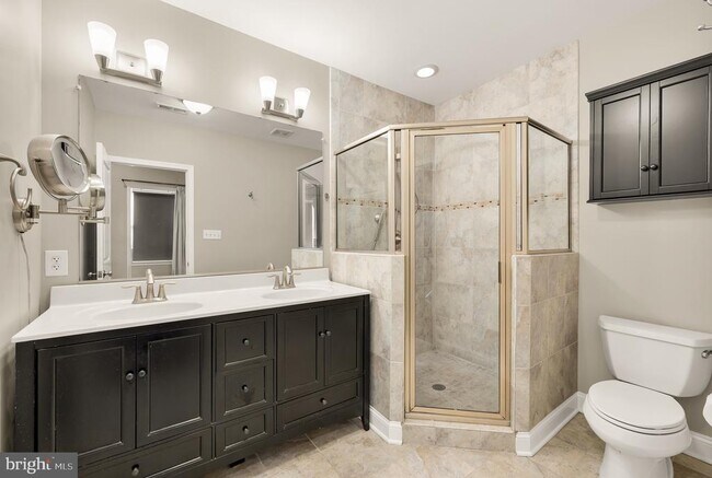 Building Photo - 912 I St NE