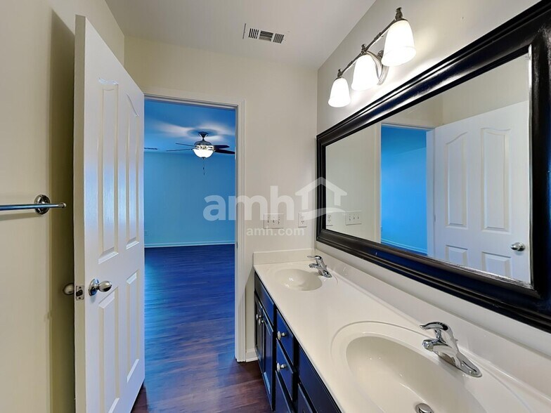 Building Photo - 3515 Herkimer Dr
