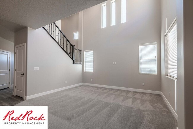 Building Photo - 3 Bedroom Hurricane Townhome With Scenic Views