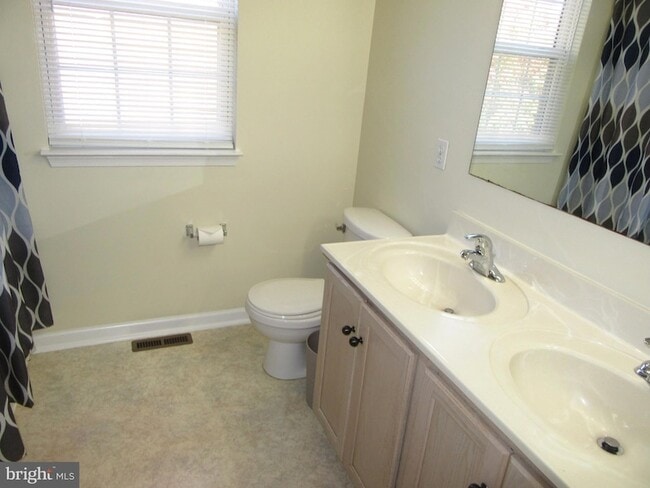 Building Photo - 23 Blackbird Ct