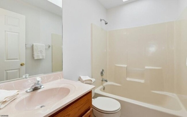 Building Photo - 14 Schindler Ct