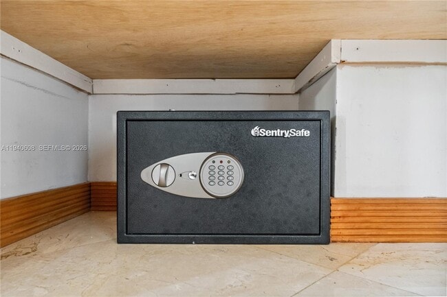 Building Photo - 11111 Biscayne Blvd