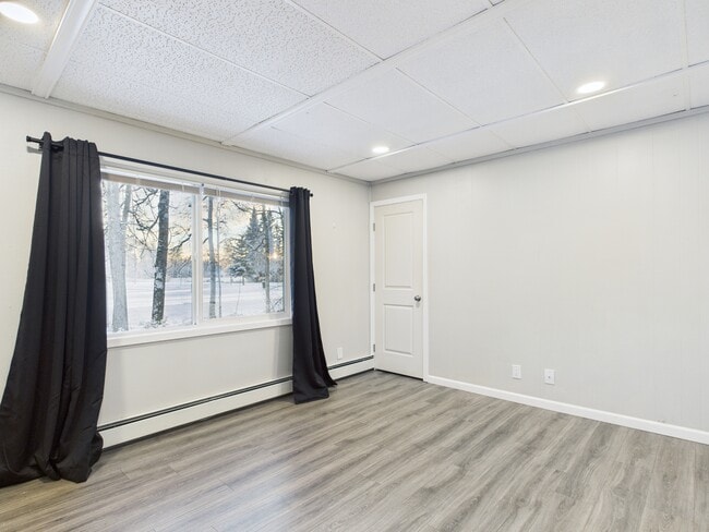 Building Photo - 246 E 7th Ave