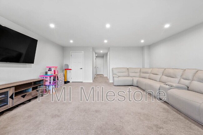 Building Photo - 367 Ontario Dr
