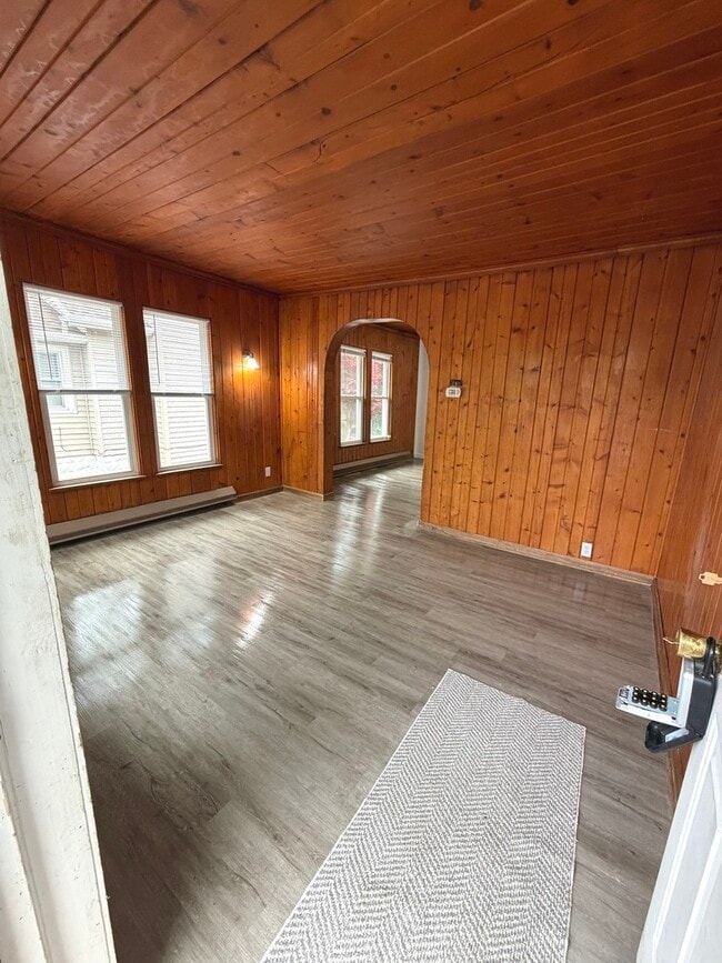 Building Photo - 120 Peale St