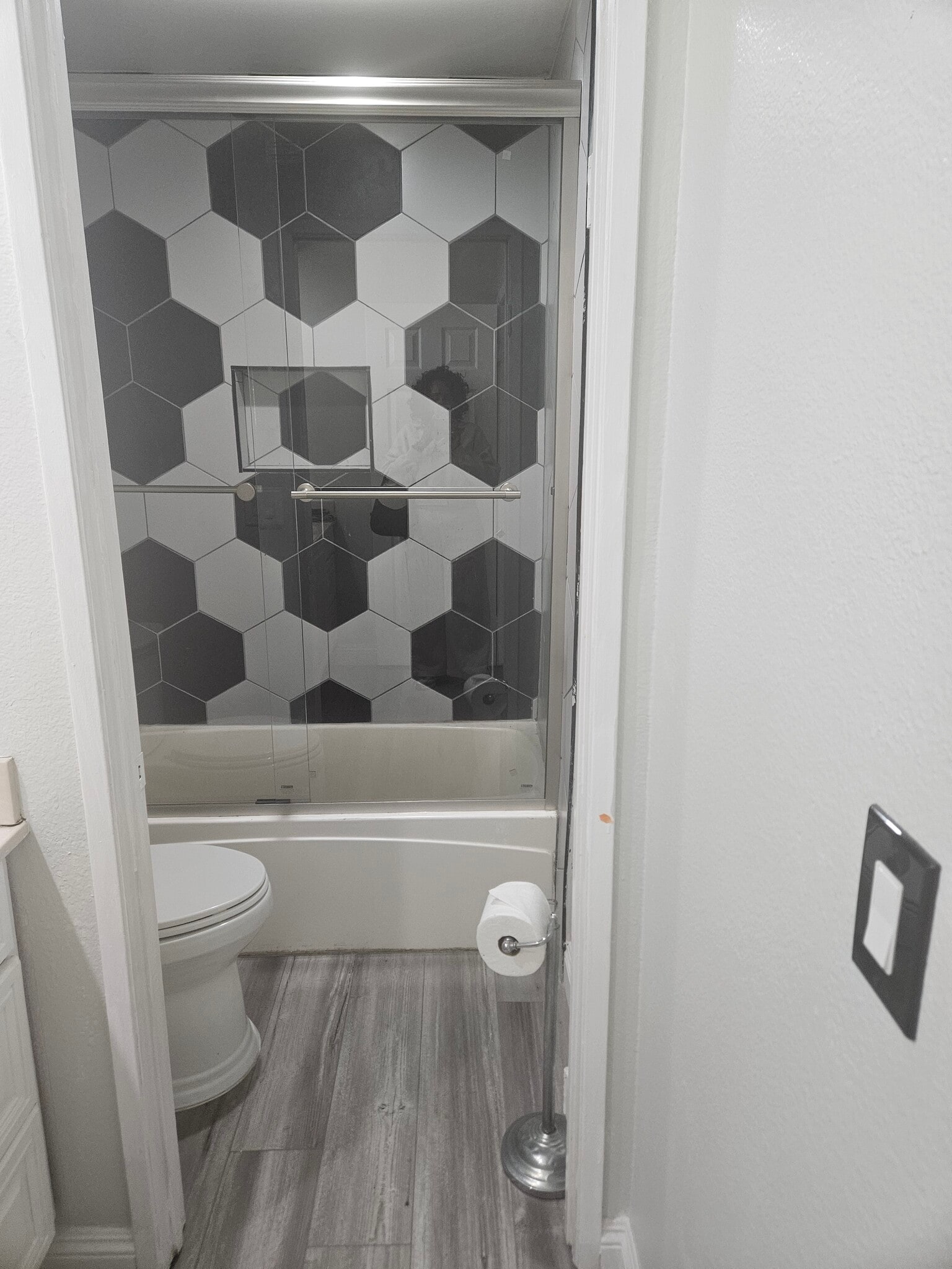 Full bathroom - 4195 Kingsley St