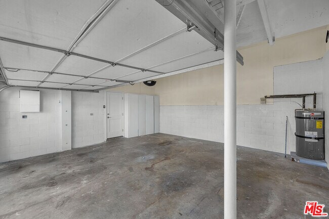 Building Photo - 5324 Weatherford Dr