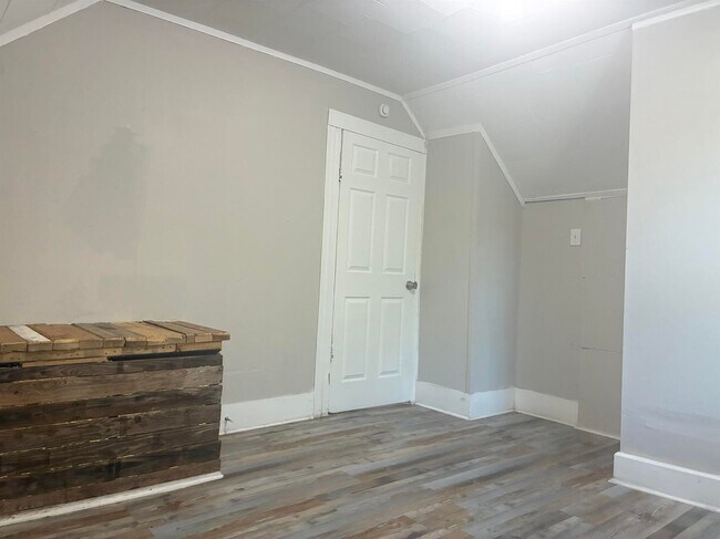 Building Photo - 1204 Asheboro St