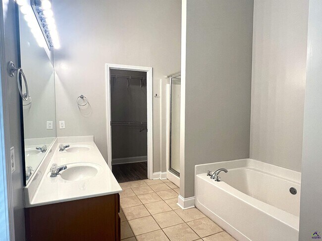 Building Photo - 760 Ivy Brook Way
