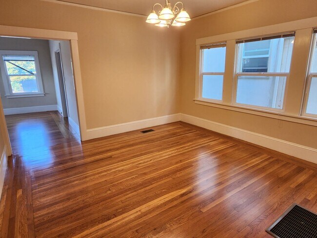 Building Photo - 41st St-343