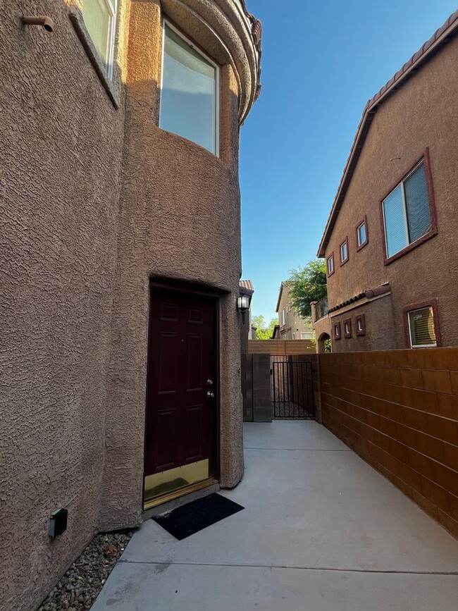 Building Photo - 9250 William Hill Ave