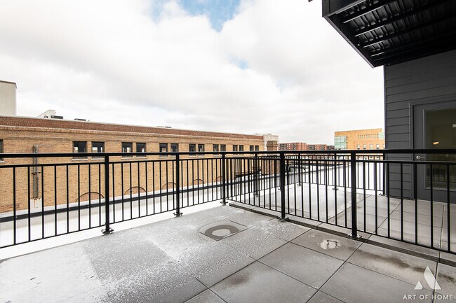 Building Photo - 1425 Ellinwood St